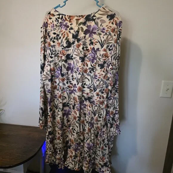 Torrid 3 Floral Mini Dress - Picture 2 of 10